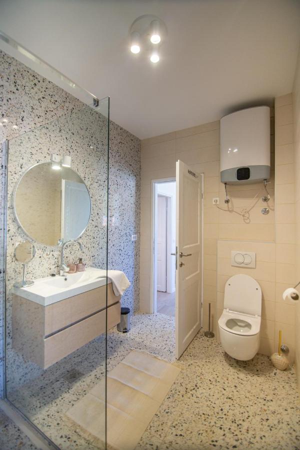 Apartments Mali Raj Komiža מראה חיצוני תמונה