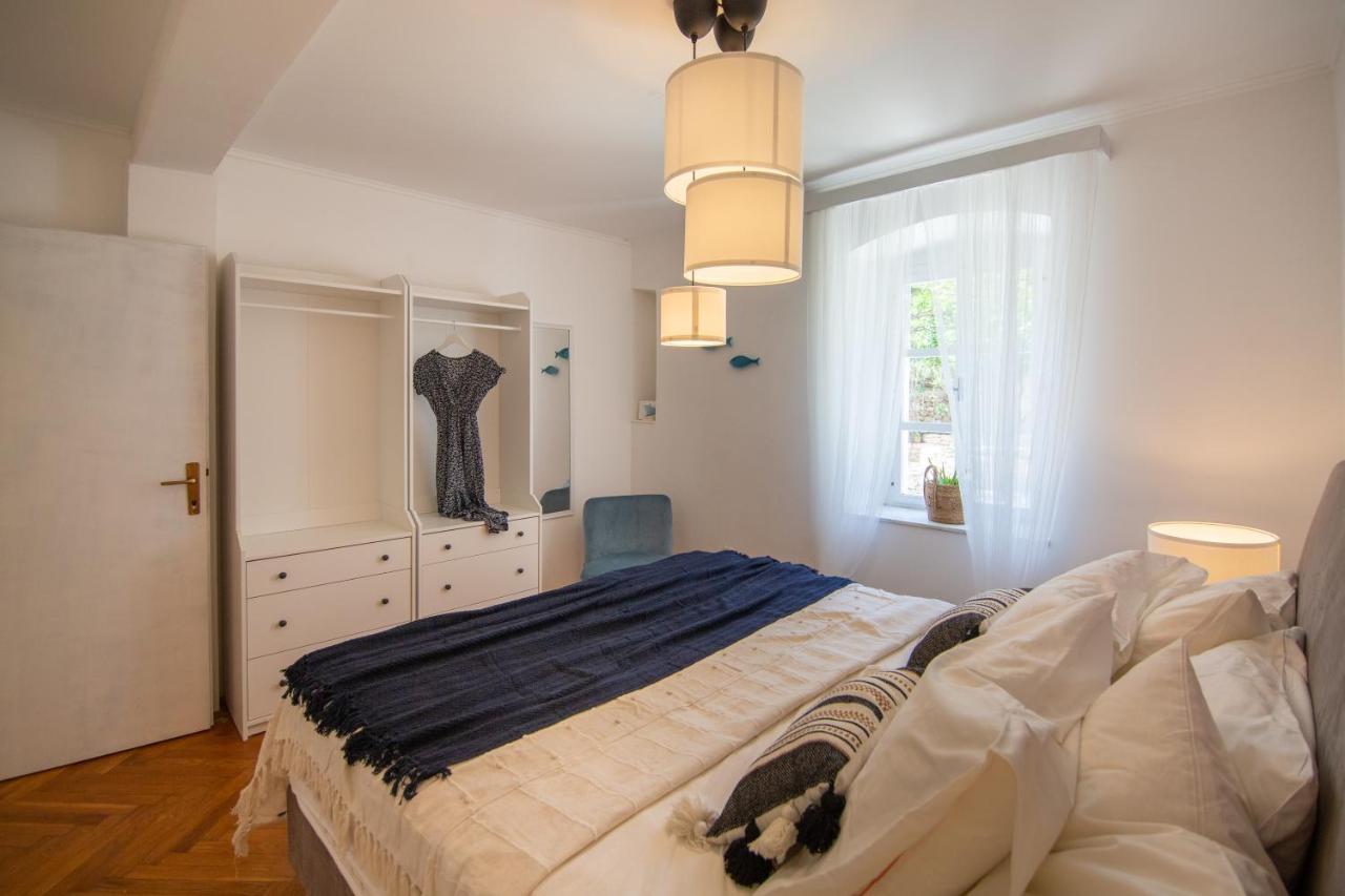 Apartments Mali Raj Komiža מראה חיצוני תמונה