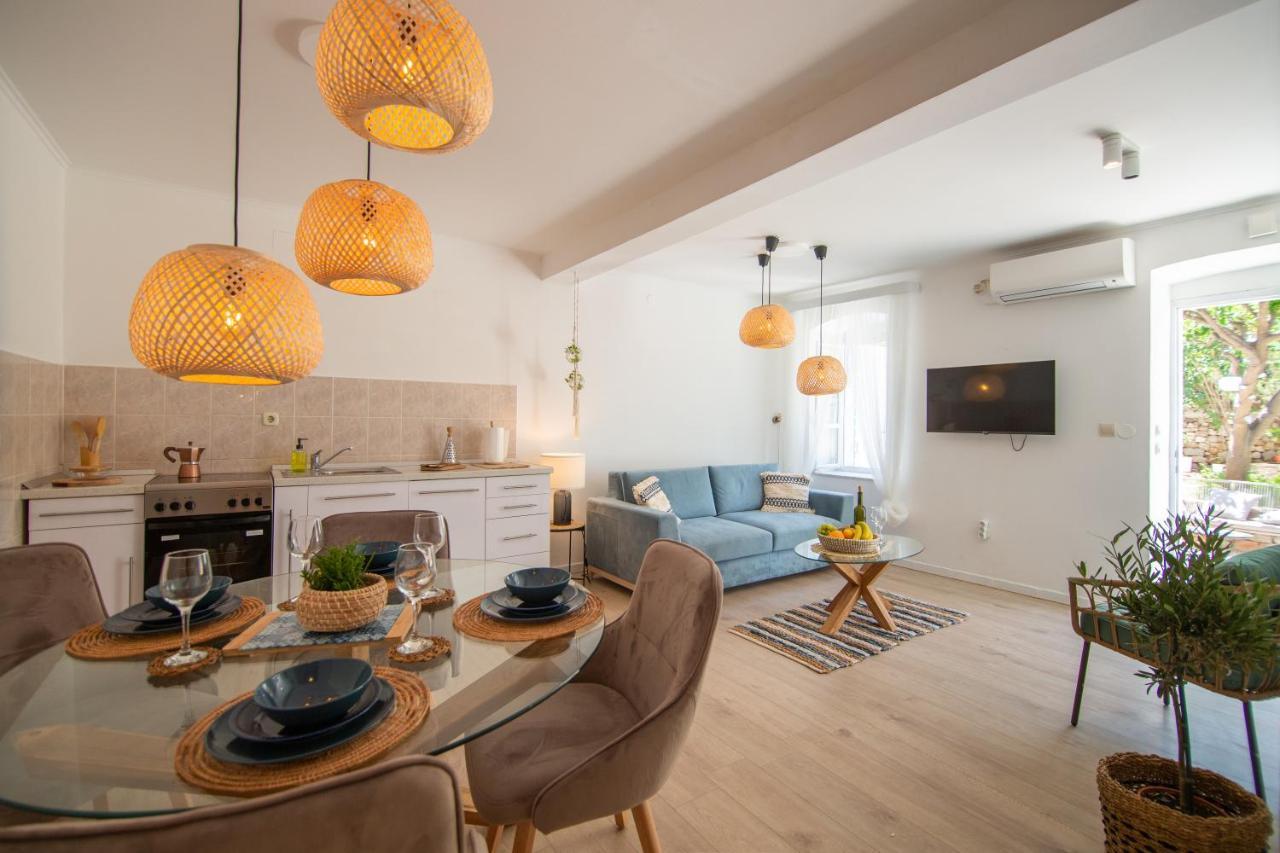 Apartments Mali Raj Komiža מראה חיצוני תמונה