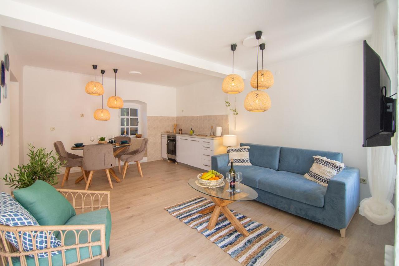 Apartments Mali Raj Komiža מראה חיצוני תמונה