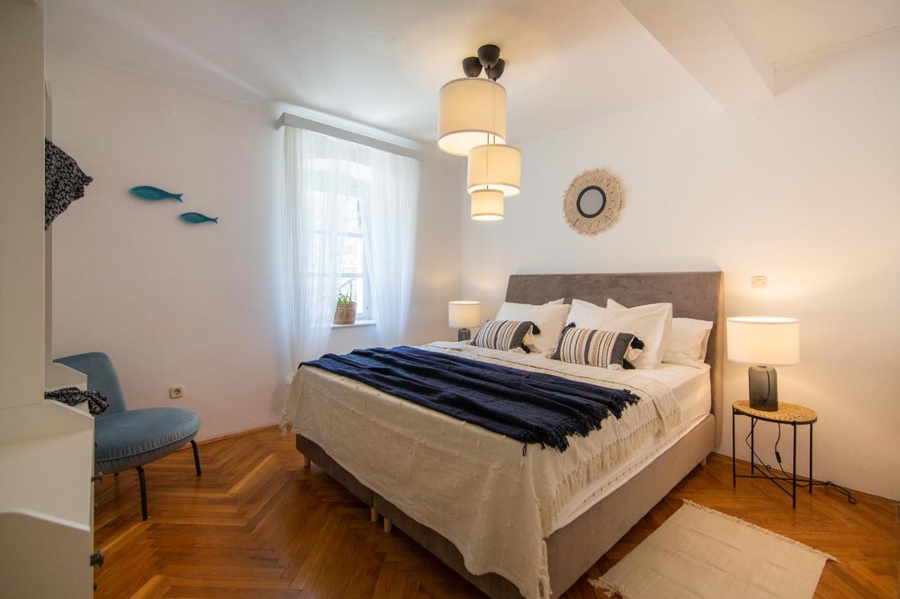 Apartments Mali Raj Komiža מראה חיצוני תמונה