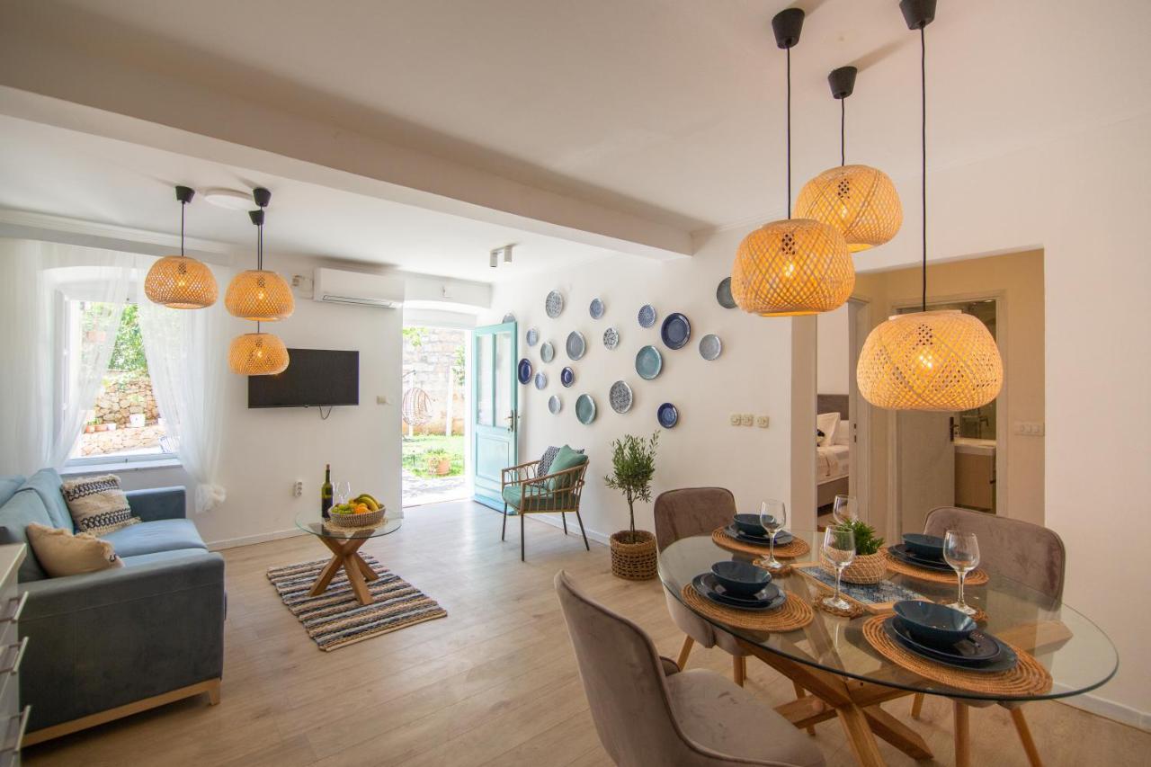 Apartments Mali Raj Komiža מראה חיצוני תמונה